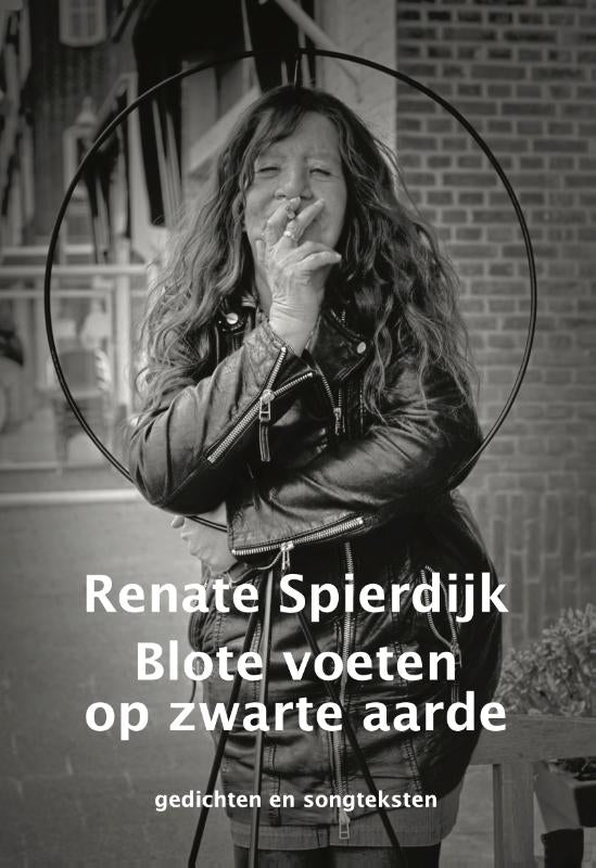 Blote-voeten-op-zwarte-aarde-boek-cover-9789493155305