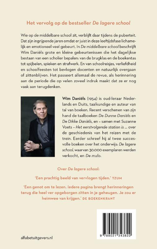 De-middelbare-school-flaptekst-9789021343822