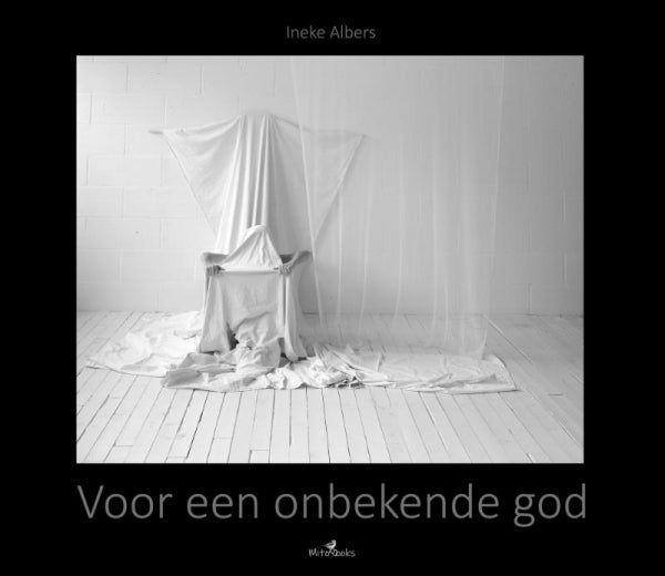 Voor-een-onbekende-god-boek-cover-9789083235875